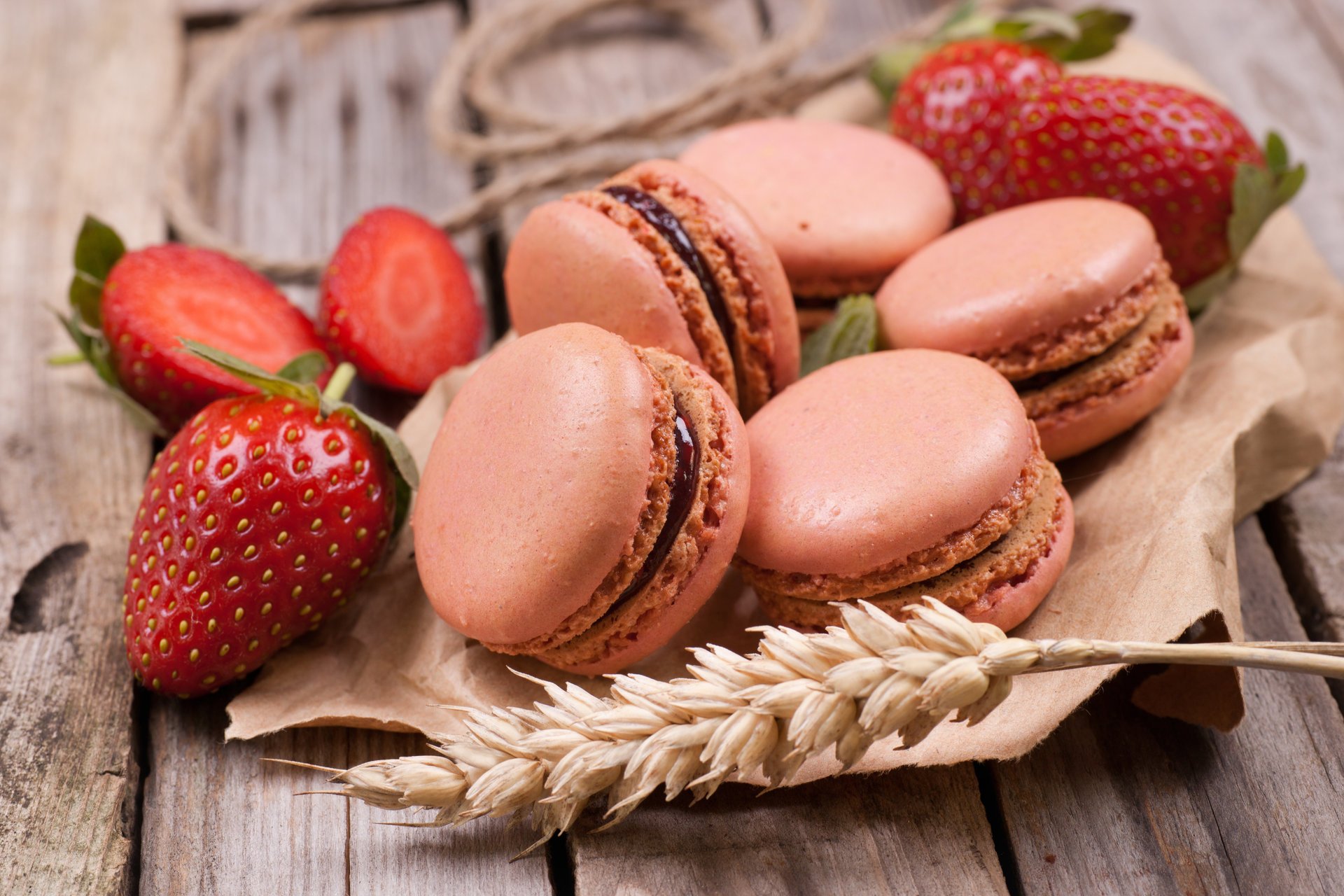 biscotti amaretti bacche fragole spighetta