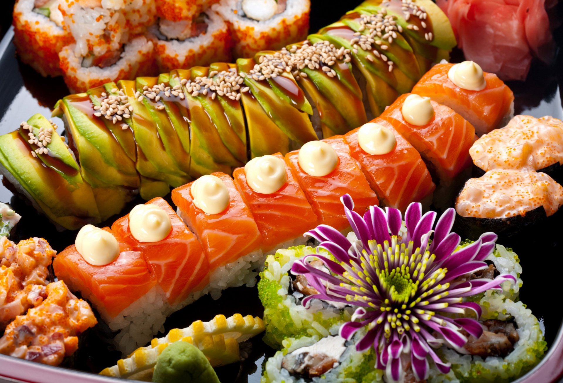 sushi petits pains fruits de mer poisson cuisine japonaise