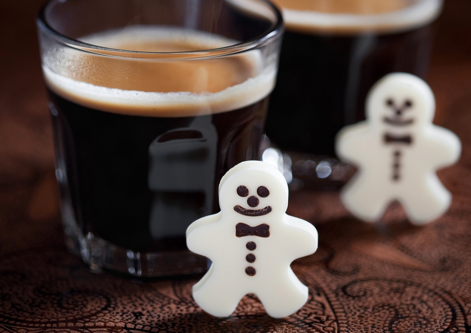 kaffee trinken glas kekse figuren männer feiertage winter