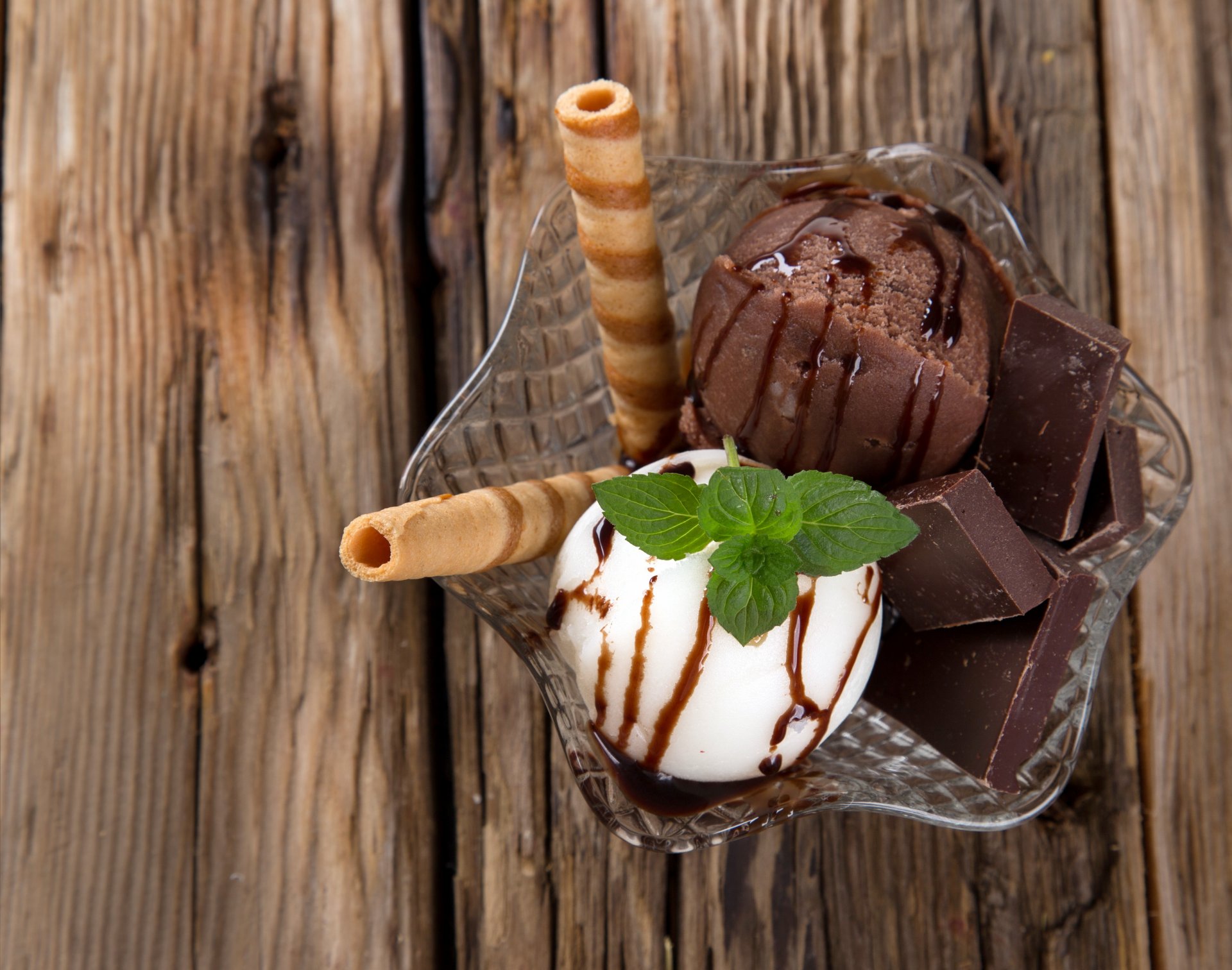 helado postre chocolate gofres