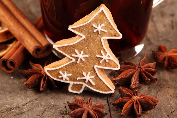 Galletas de canela en forma de árbol de Navidad