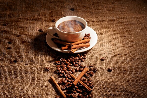 Caffè aromatizzato con chicchi e vaniglia