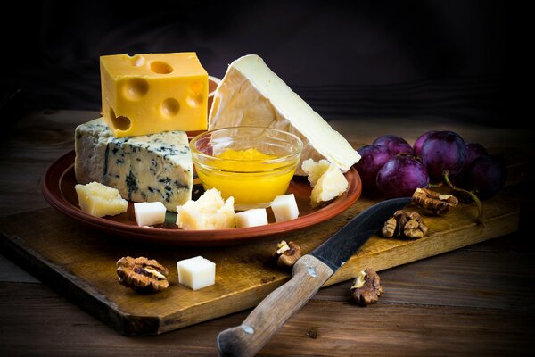 Collation appétissante de fromages assortis