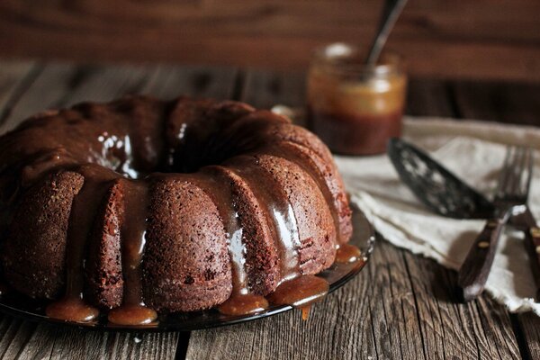 Torta al cioccolato profumata con propica