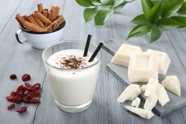 Dessert yogurt e cioccolato al latte