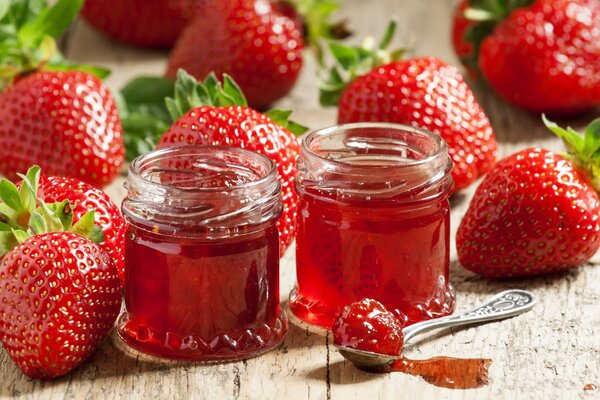 Carta da parati con frutti di bosco e marmellata