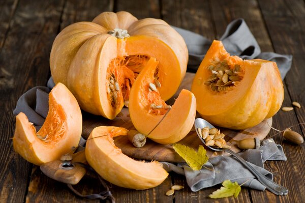 Bodegón de otoño con calabaza y bellotas