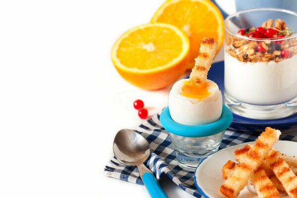 Healthy breakfast: muesli, yogurt, crackers