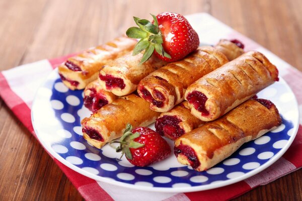 Puff strips with strawberry jam