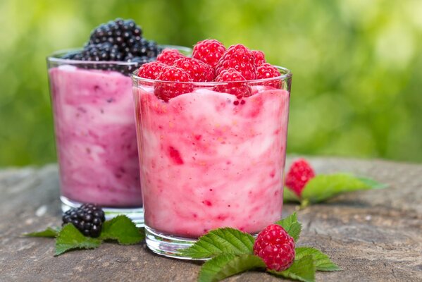 Milkshakes aux framboises et aux mûres