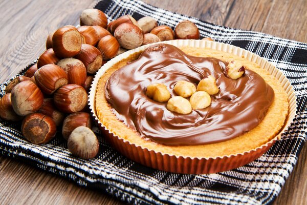 Torta di nocciole al forno