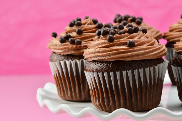 Cupcakes au chocolat avec boules de chocolat