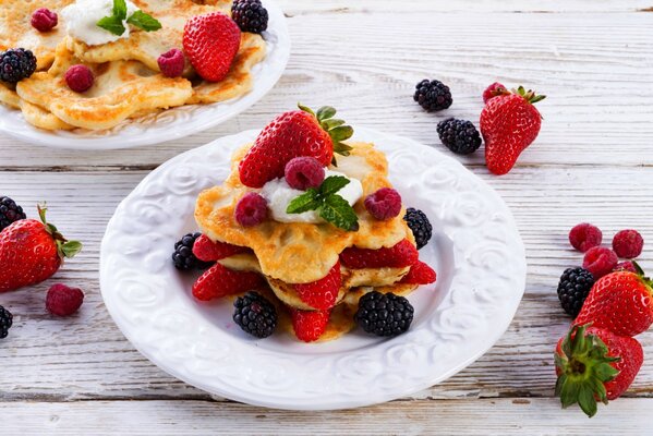 Pancakes with blackberries and strawberries are very sweet