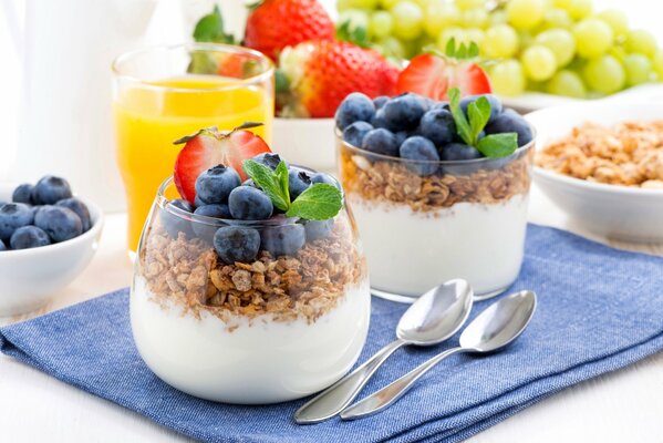 Desserts made of yogurt granola, blueberries, strawberries