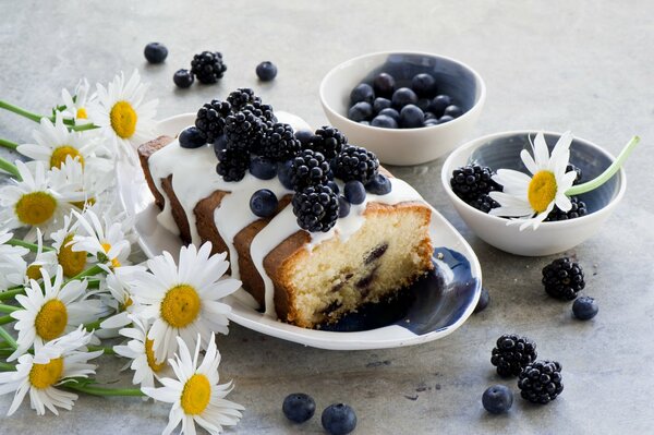 Berry cupcake with blueberries and blackberries