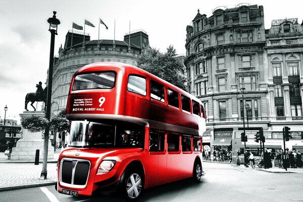 Zweistöckige Busse fahren in London