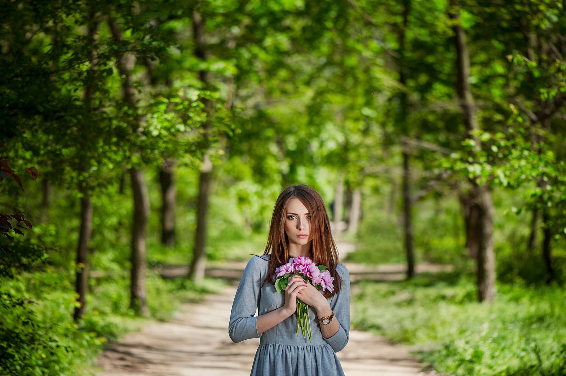 nadia sadness loneliness bouquet dress alley