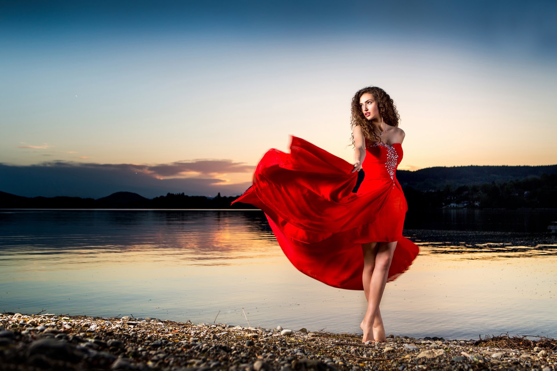 baile de la puesta del sol chica en rojo vestido playa baile