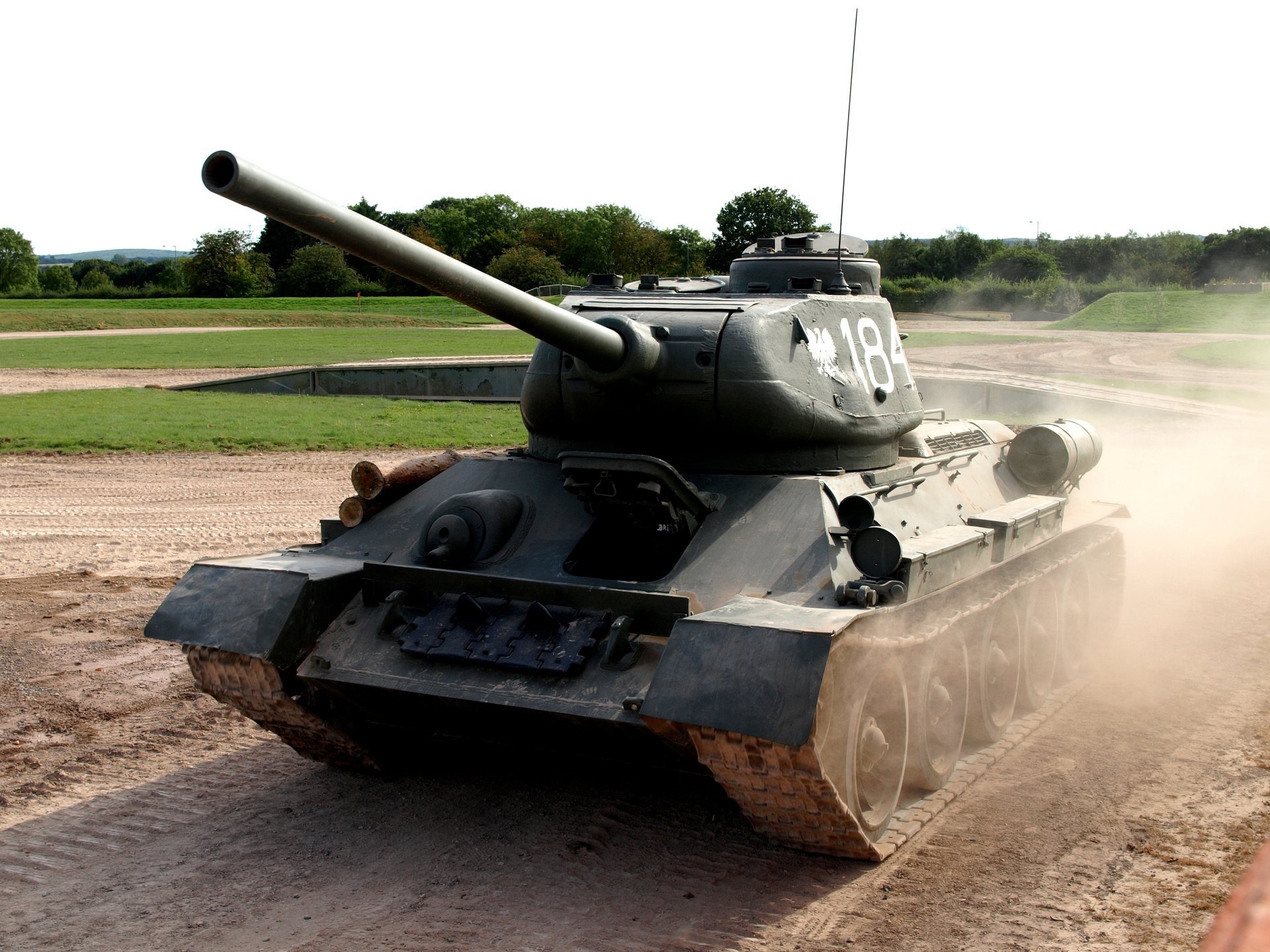 campo tankodrom soviético t-34-85 tanque medio segunda guerra mundial