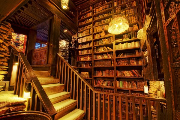Sala de libros con estantes de madera y leñador
