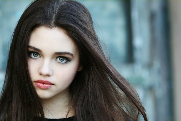 Brown-haired woman with big gray eyes