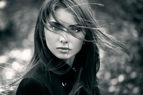 Black and white portrait with natural light of the girl Natalia