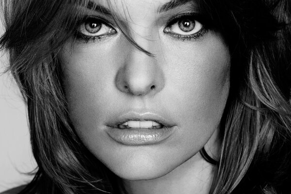 Photo de la jeune Mila Jovovich