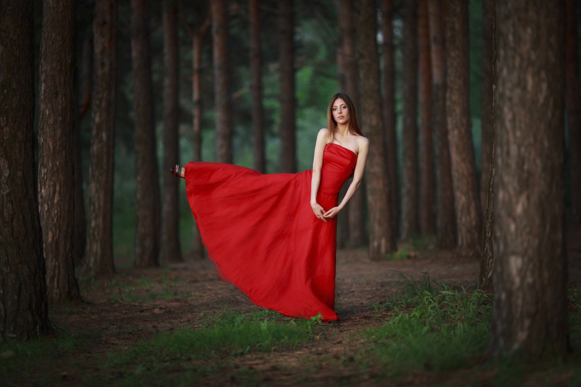 В лесу в платье идеи