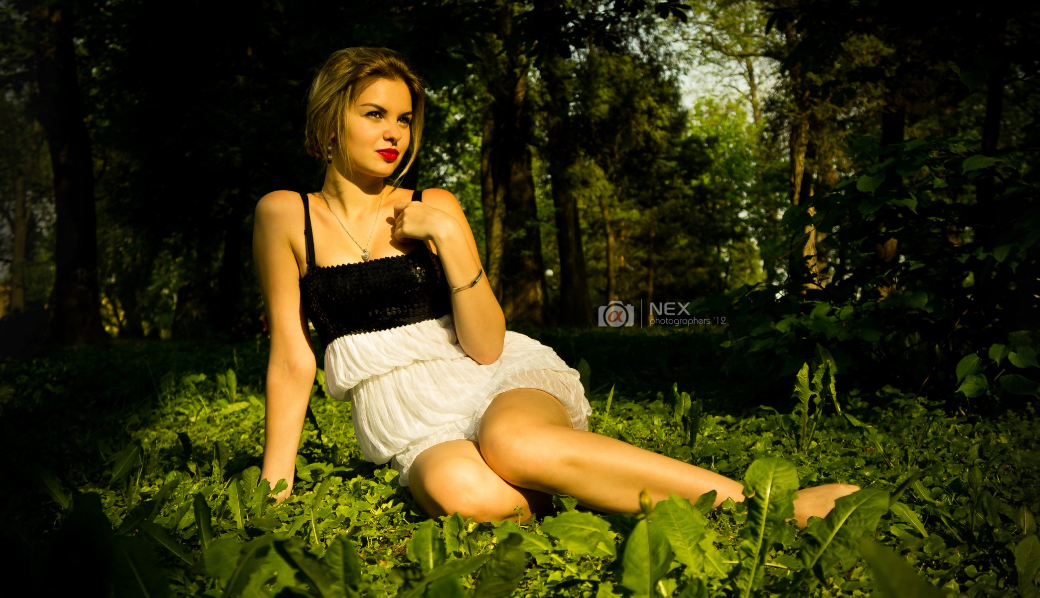 girl nature forest green dress red lips beautiful