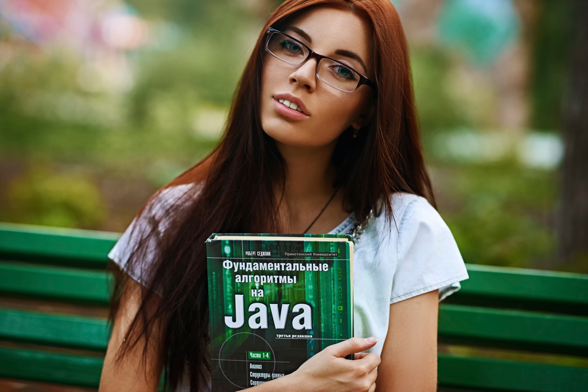 estudiante chica inteligente libro de texto gafas