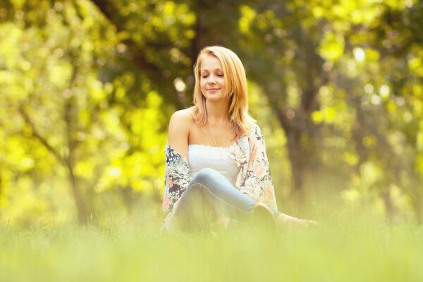 A bright girl rejoices in the summer in a clearing