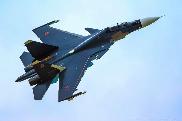 Fast su-30 cm in the blue sky