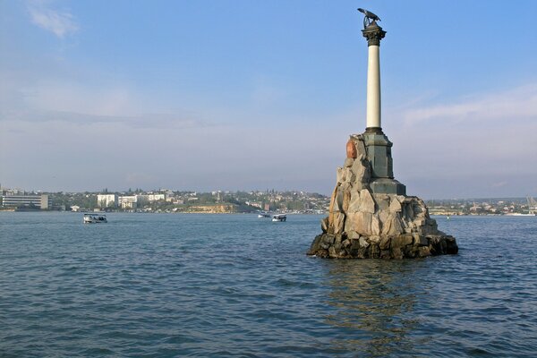 Pomnik na morzu w Sewastopolu