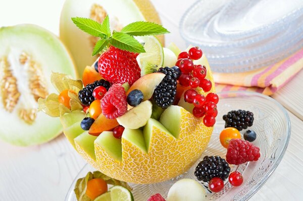 Belle alimentation de baies et de fruits