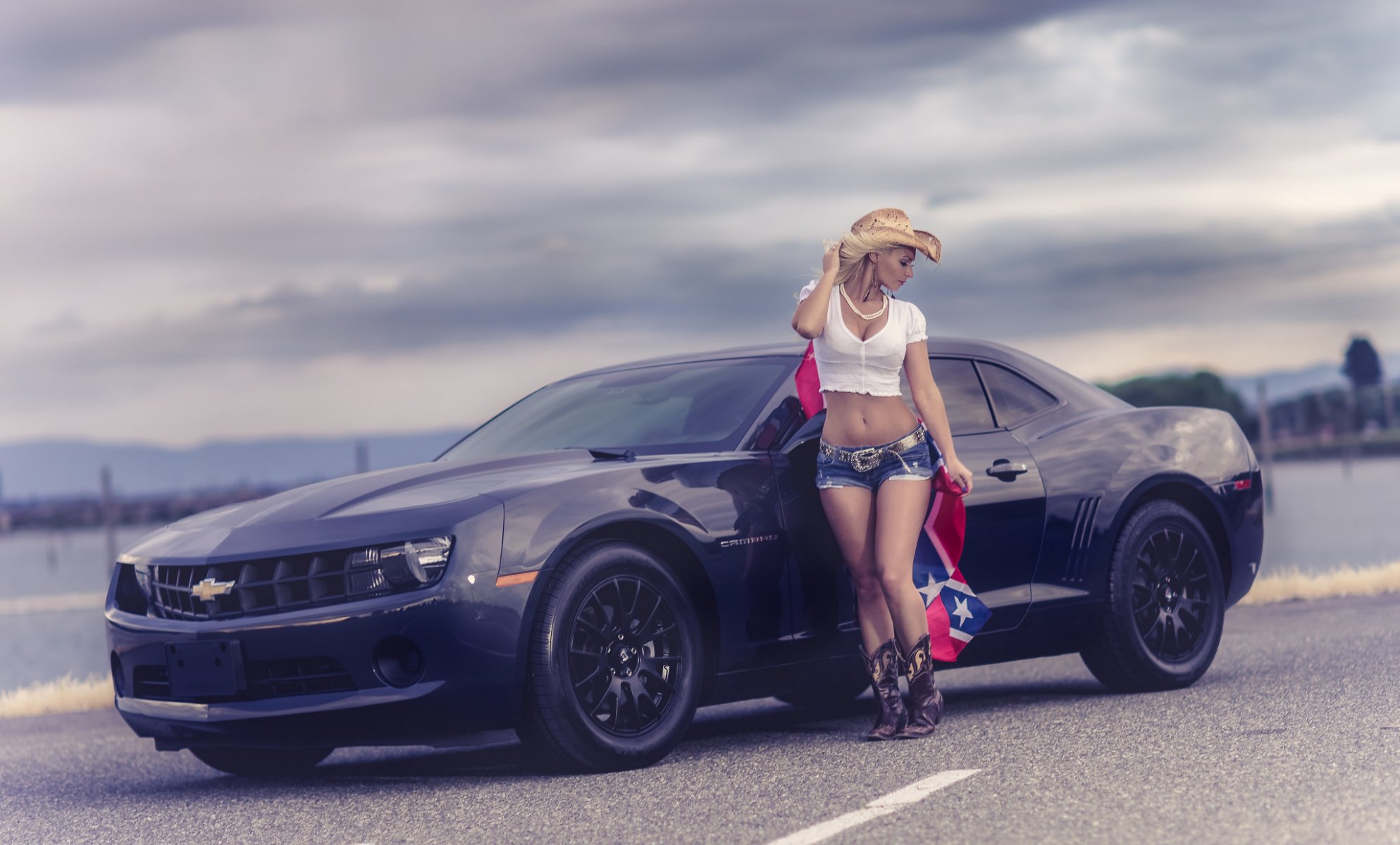 chevrolet chevrolet camaro camaro mädchen shorts flagge straße