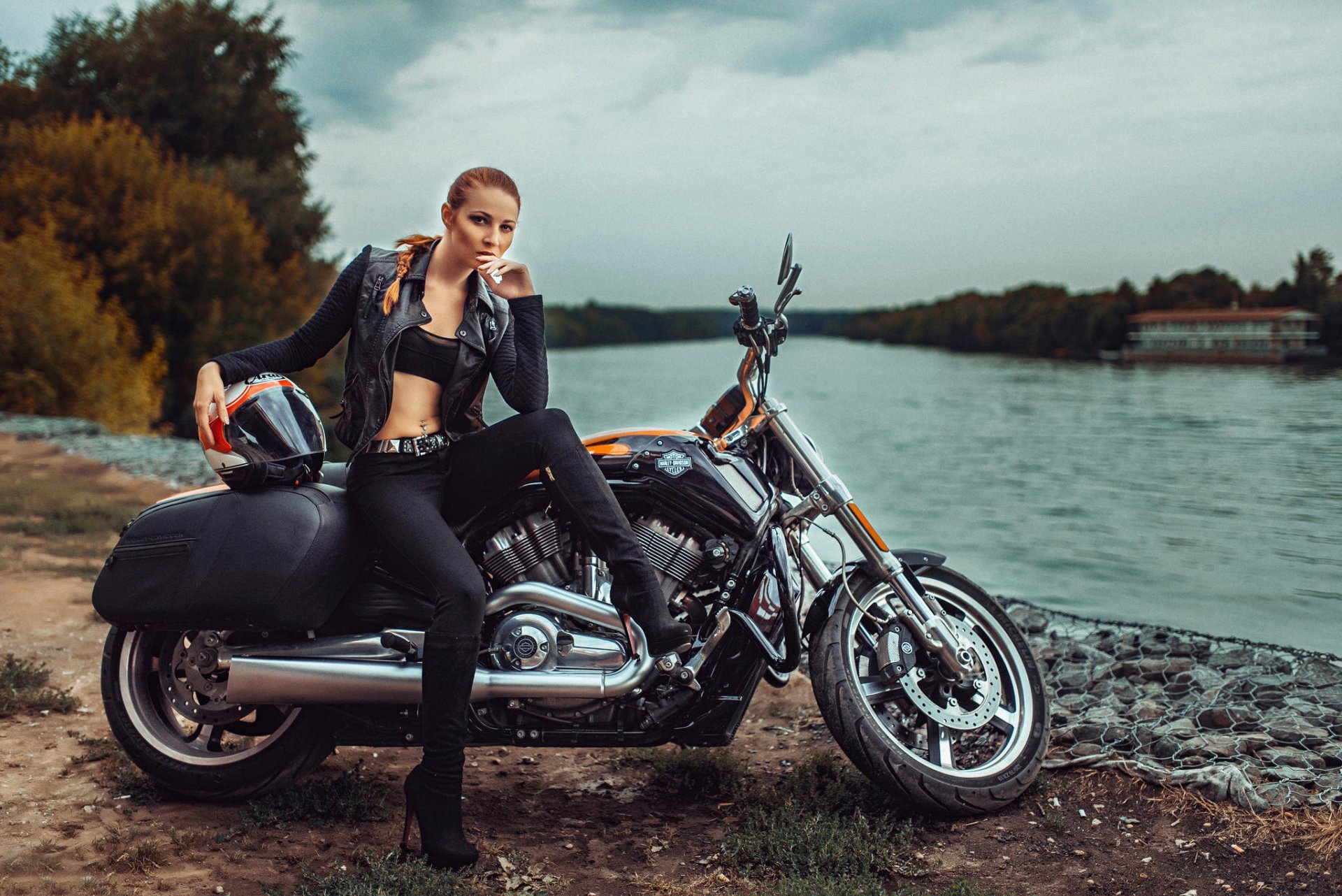 harley davidson fille moto russie