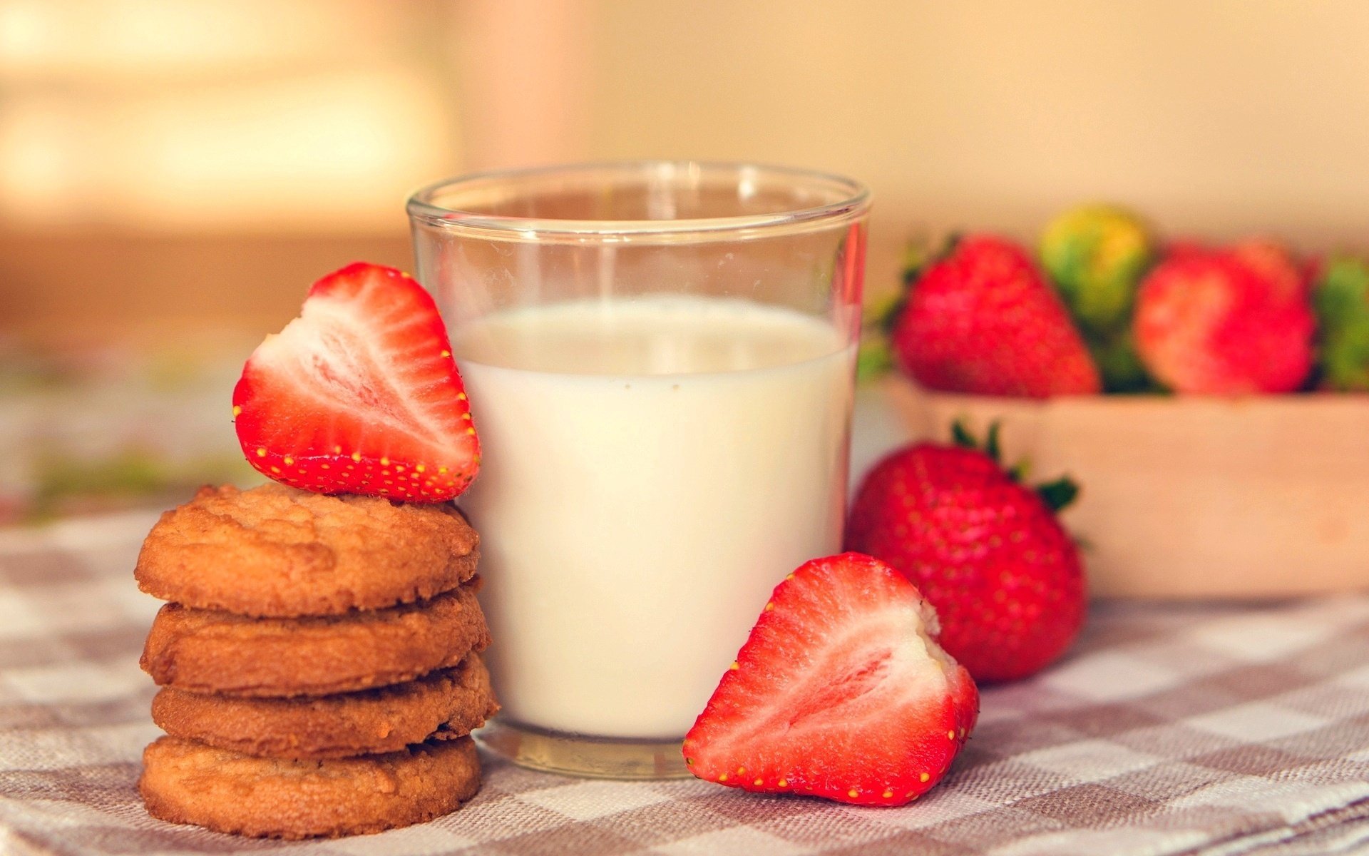 comida baya dulce desayuno fresa leche galletas