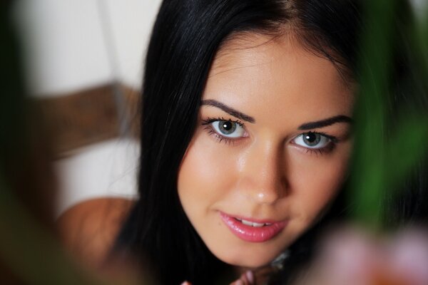 Brünette mit einem brennenden sexy Blick