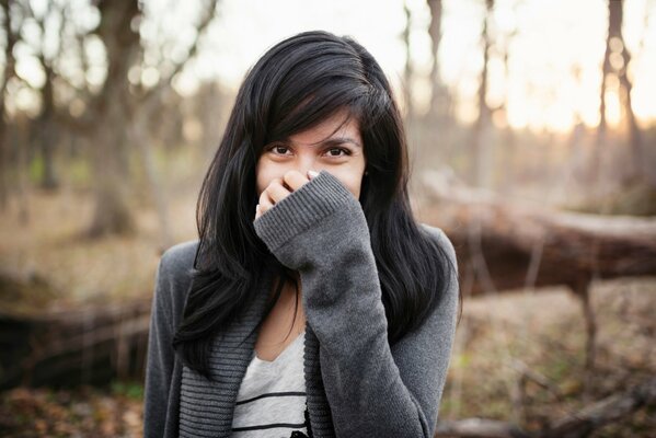 The brunette covers her mouth with her hand