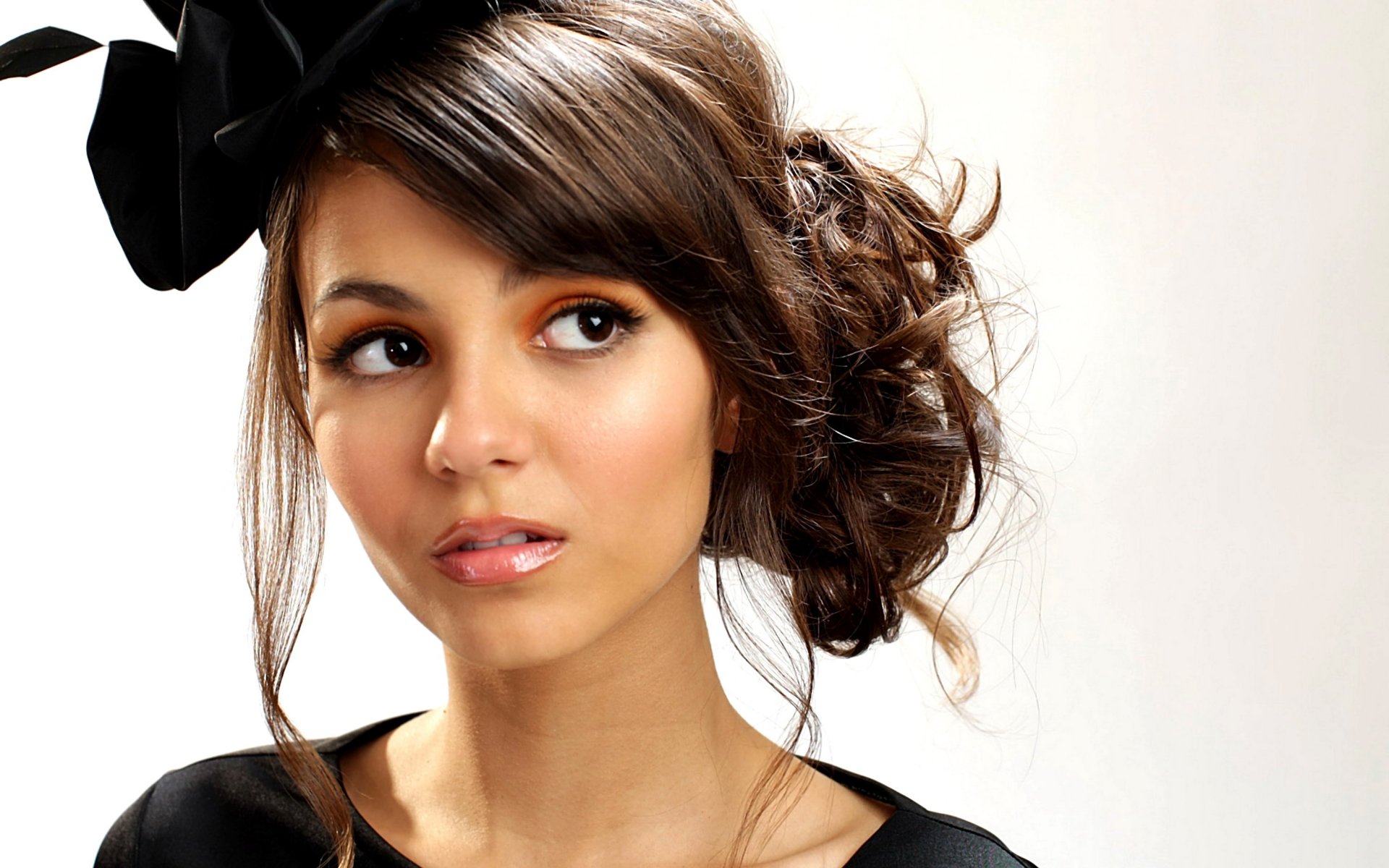 victoria justice fille chapeau chapeau brunette visage