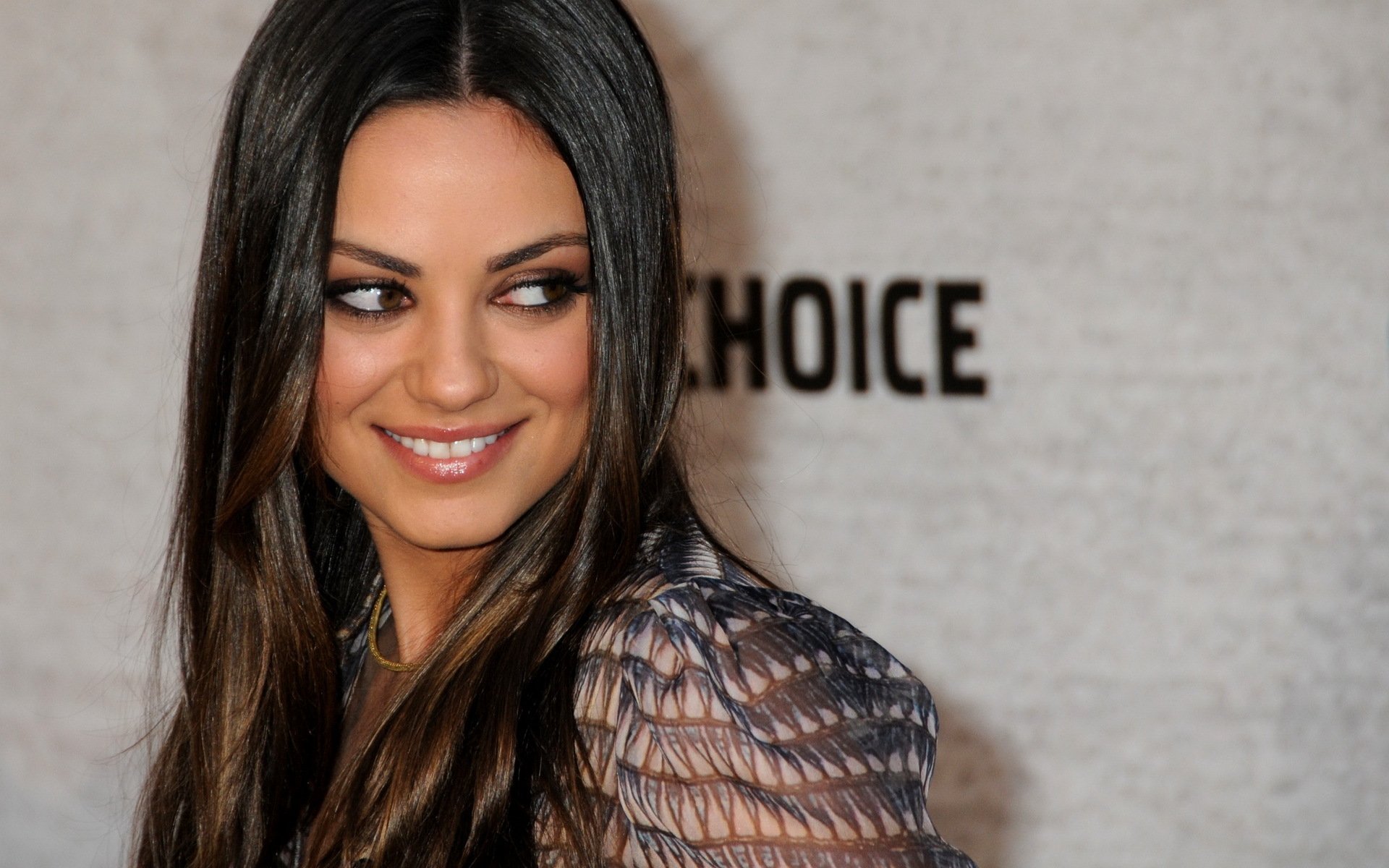 mila kunis ragazza attrice sorriso