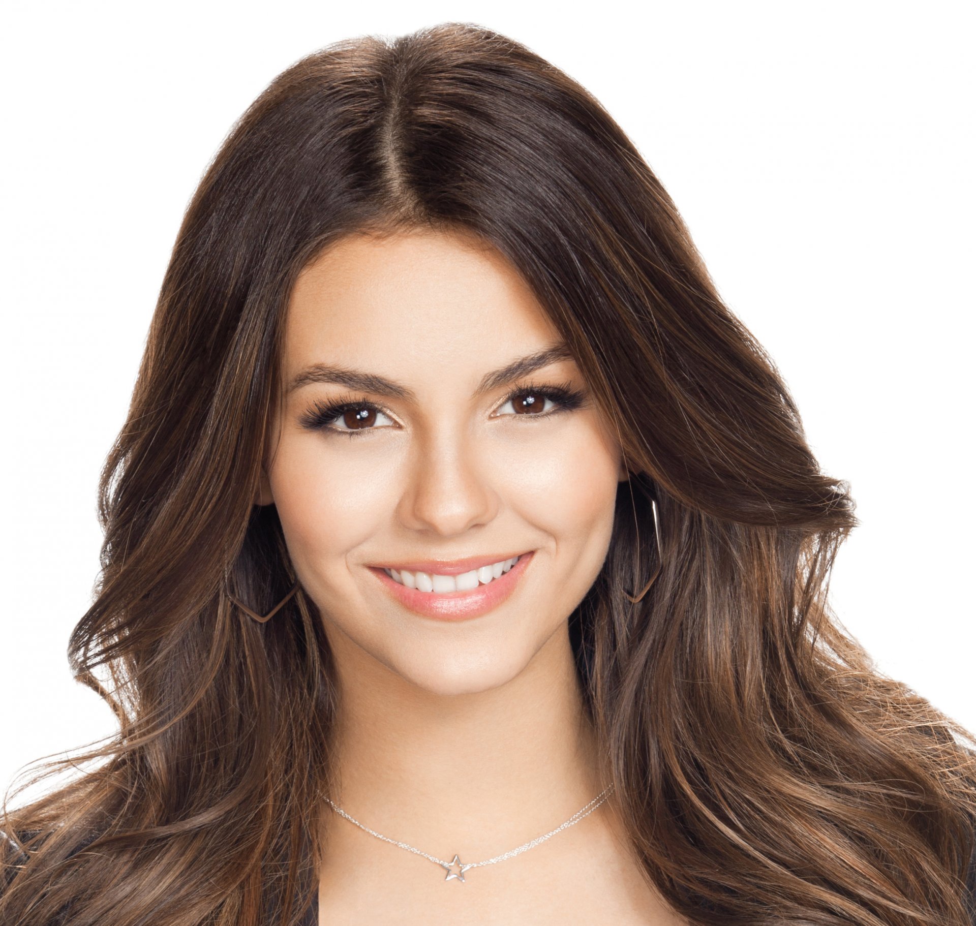 victoria justice fille brunette sourire