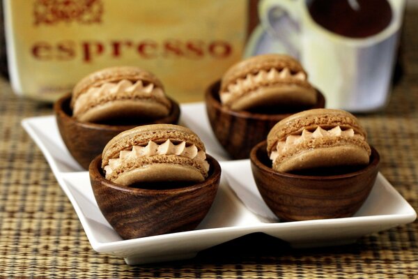 Galletas de chocolate dulce con taza de café