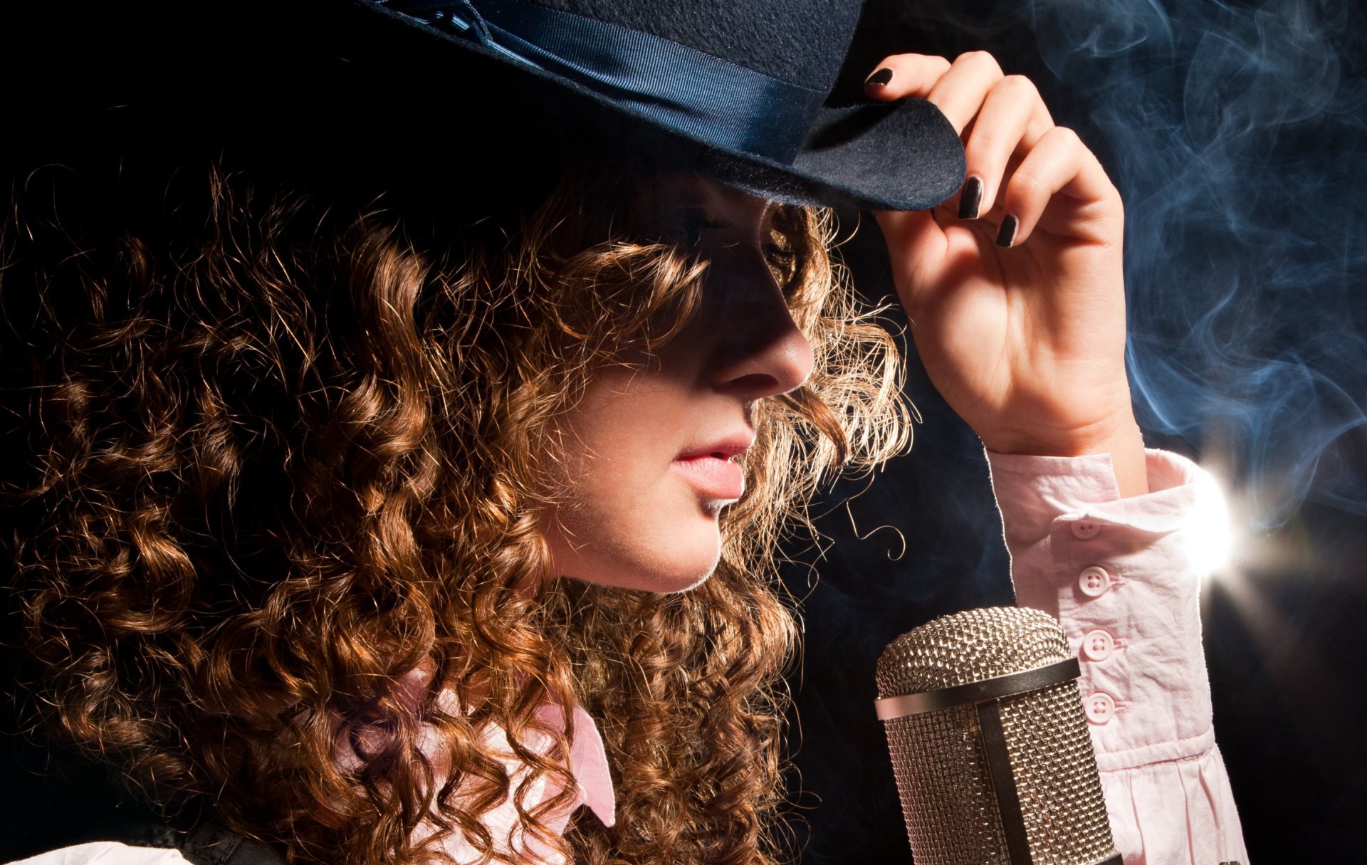 girl style section face hair curls hat hand hoses smoke microphone