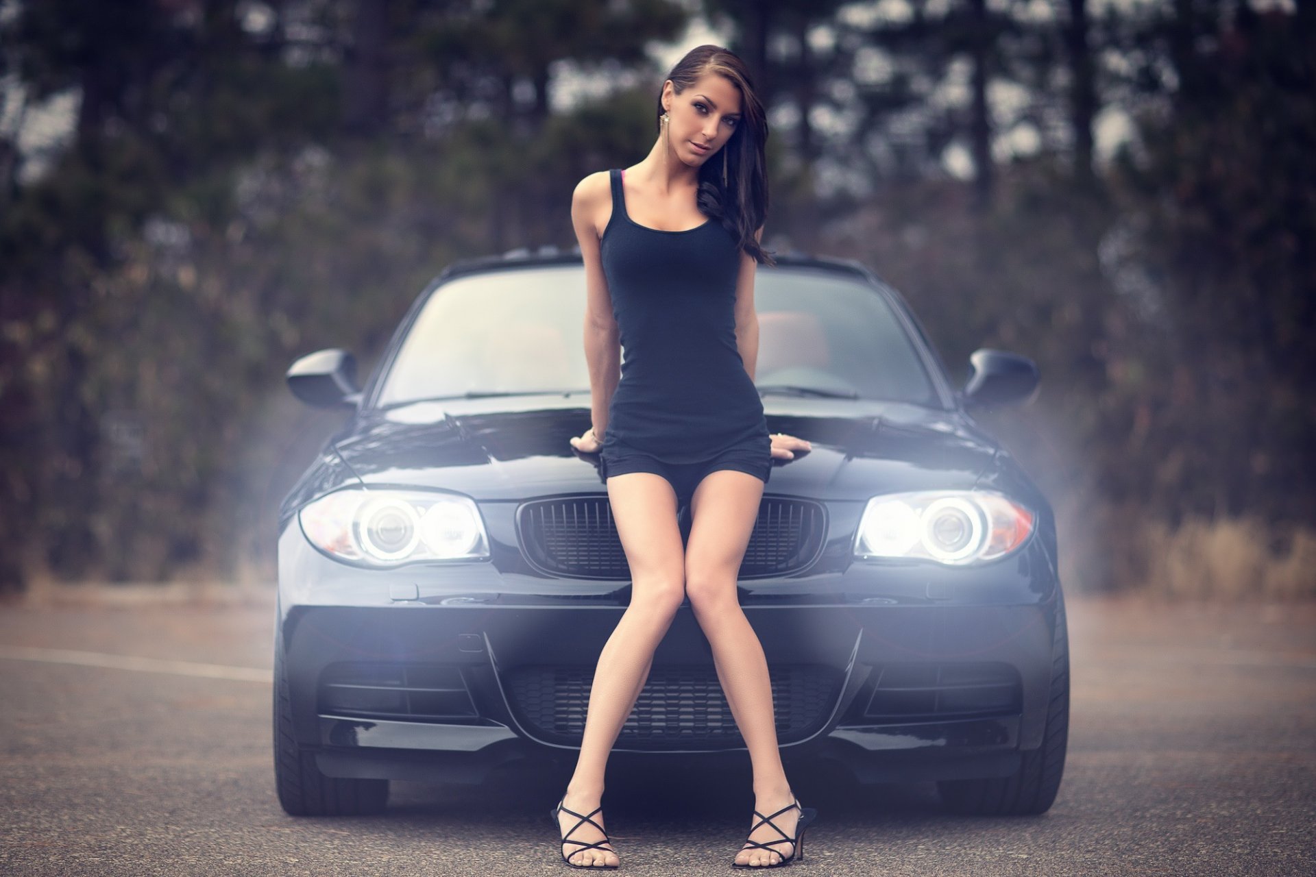 bmw série 1 fille figure jambes brune