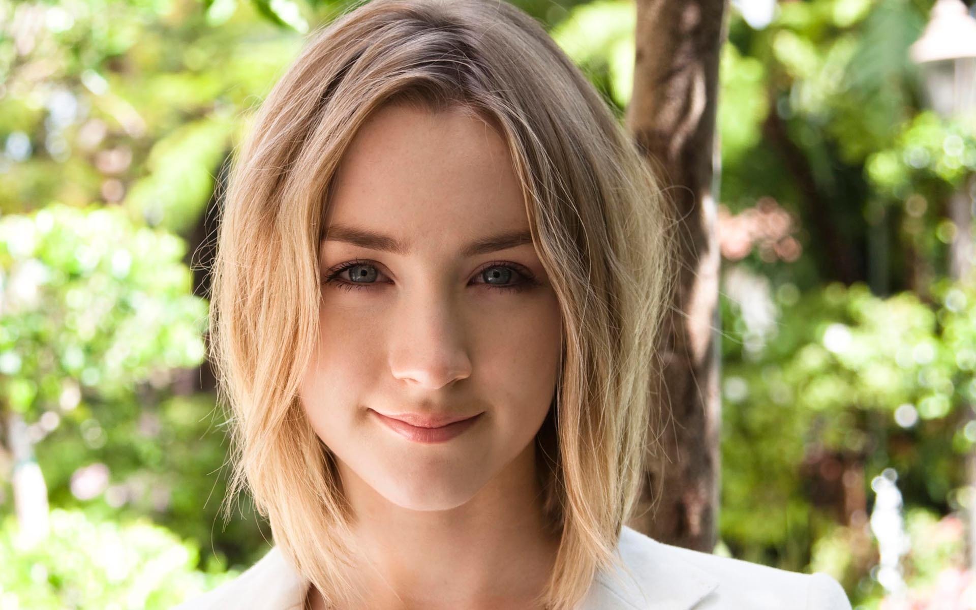 saoirse ronan actriz sonrisa foto