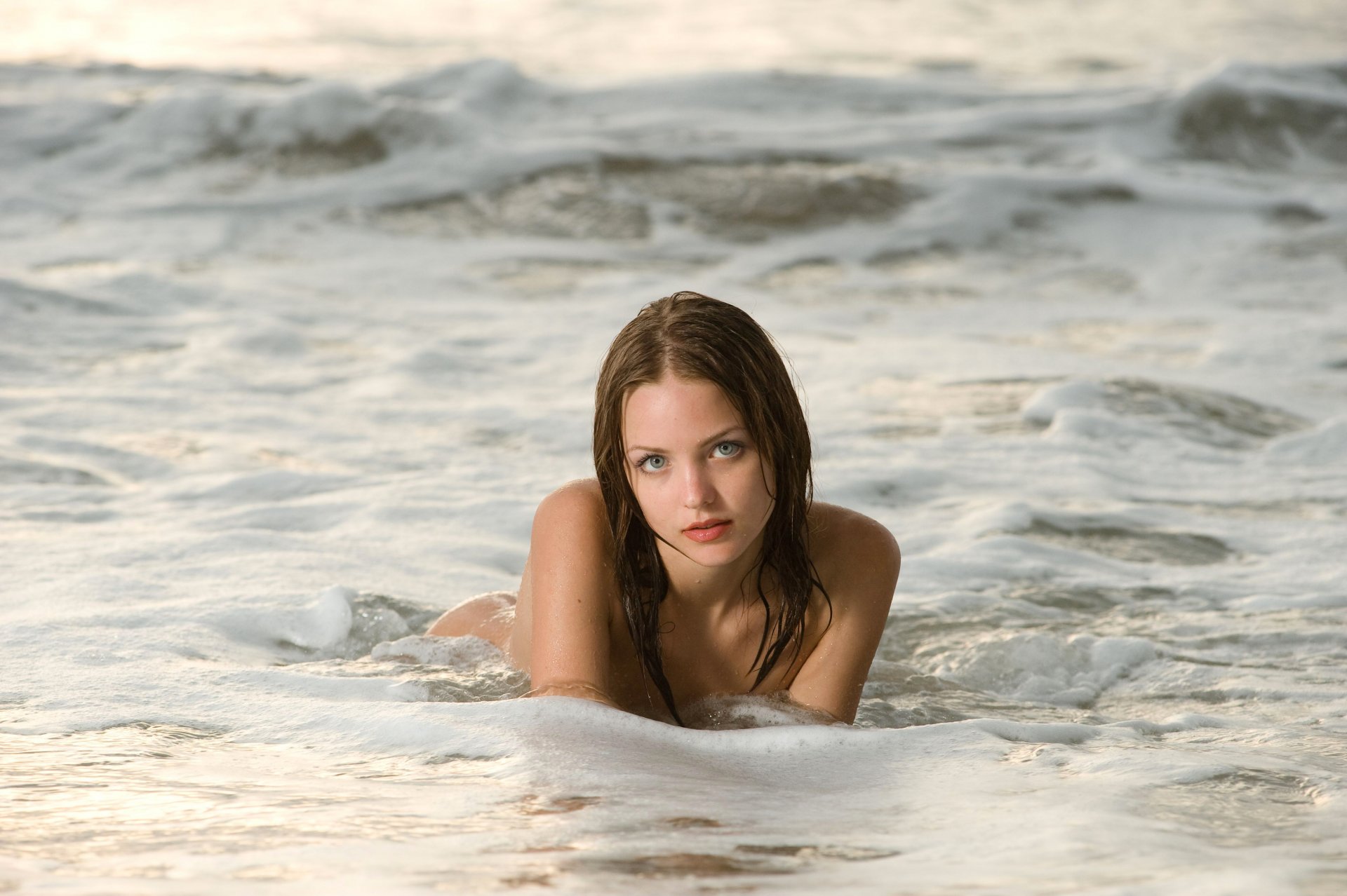 emily girl brown-haired gray-eyed look sea water foam