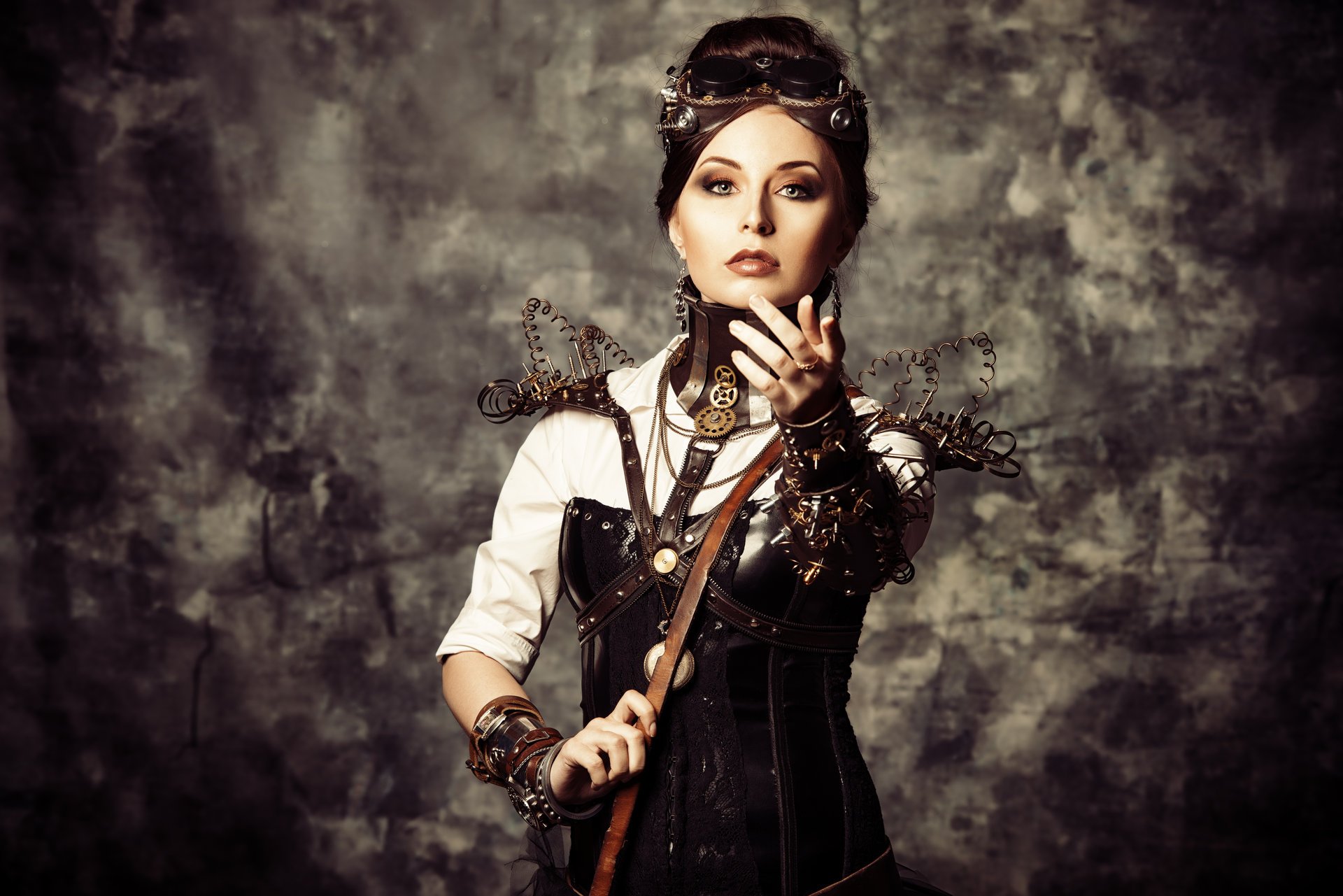 ragazza steampunk filo corsetto occhiali stile