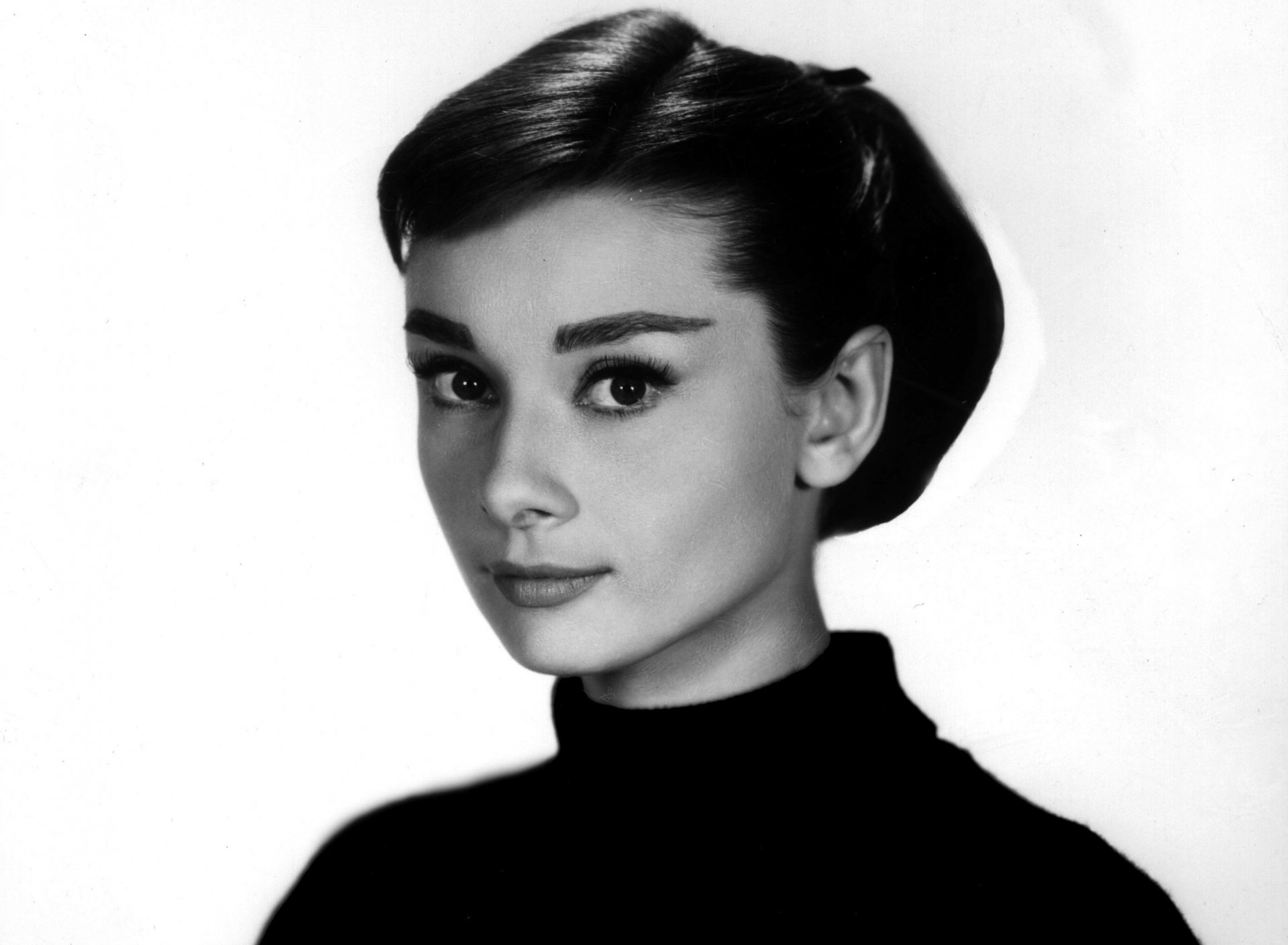 audrey hepburn actress girl celebrity black and white photo