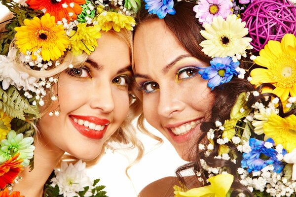 Hadas de flores sonriendo en la foto